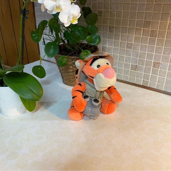 Vintage Walt Disney World Winnie The Pooh Safari Tigger plush Mouseketoys - Picture 6 of 8